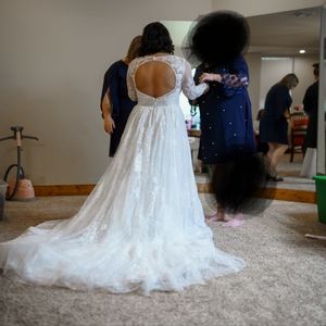 Oleg Cassini size 6 wedding dress